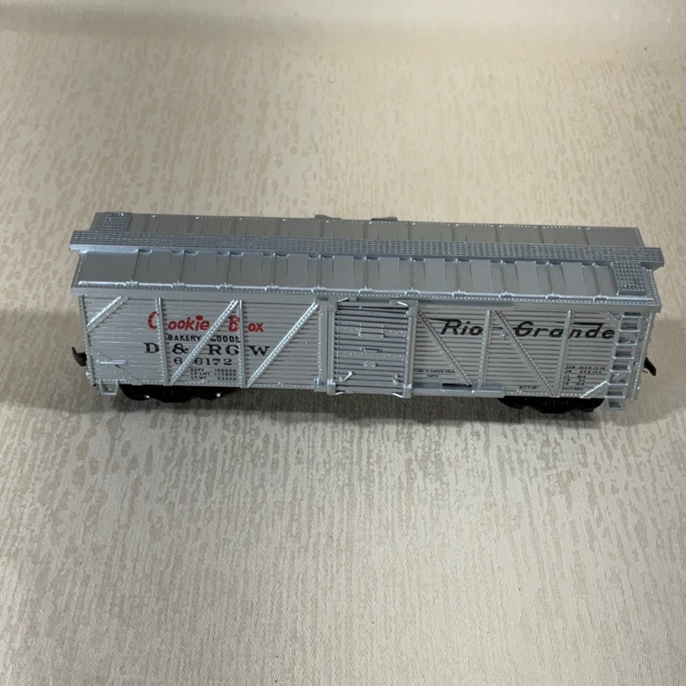 HO - Life-Like 8577 - W/B Sliding Door Boxcar, Cookie Box Rio Grande D&RGW